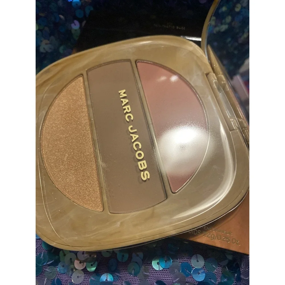 Marc Jacobs O!Mega‎ X Three Powder Blush Bronze Highlight in TAN-TASTIC GLO!200